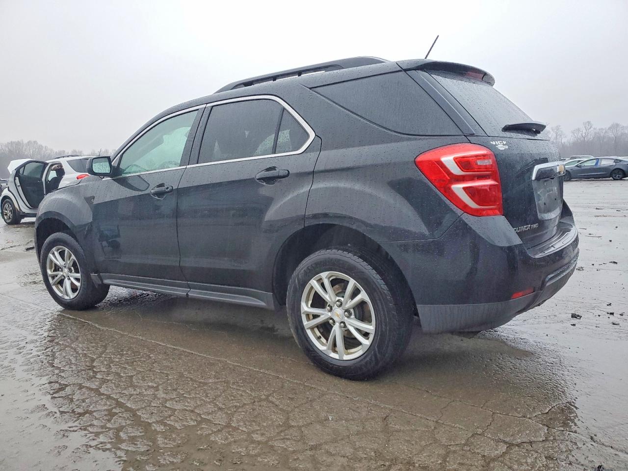 2017 CHEVROLET EQUINOX LT photo 2