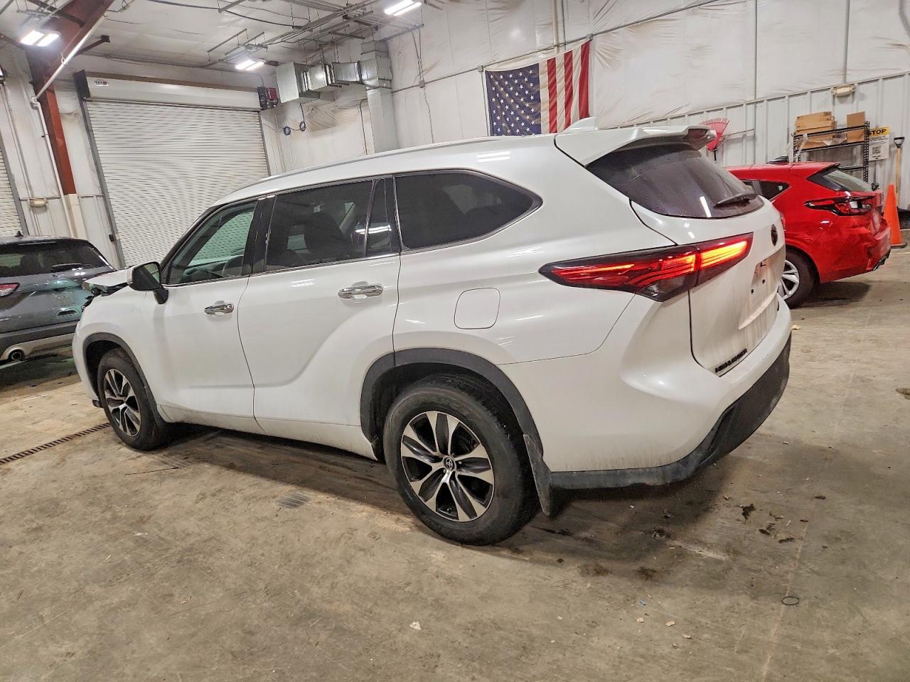 2022 TOYOTA HIGHLANDER XLE photo 4