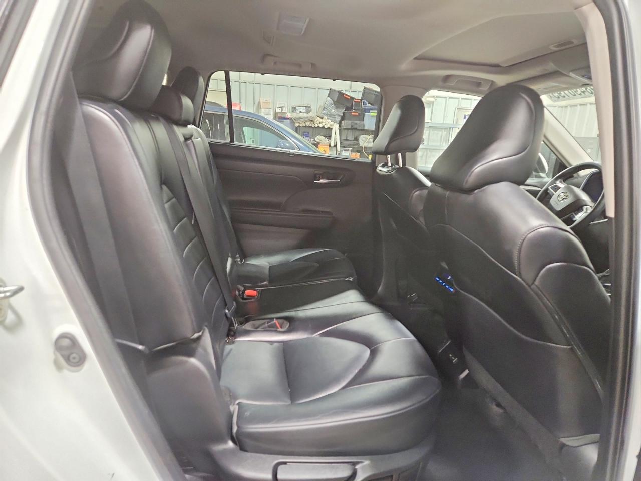 2022 TOYOTA HIGHLANDER XLE photo 31