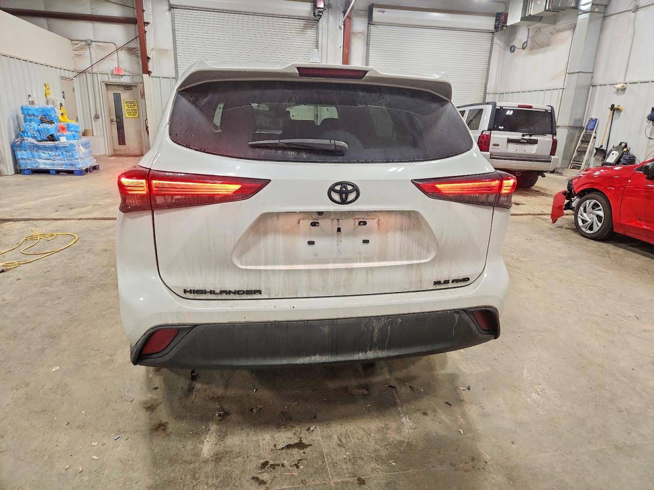 2022 TOYOTA HIGHLANDER XLE photo 16