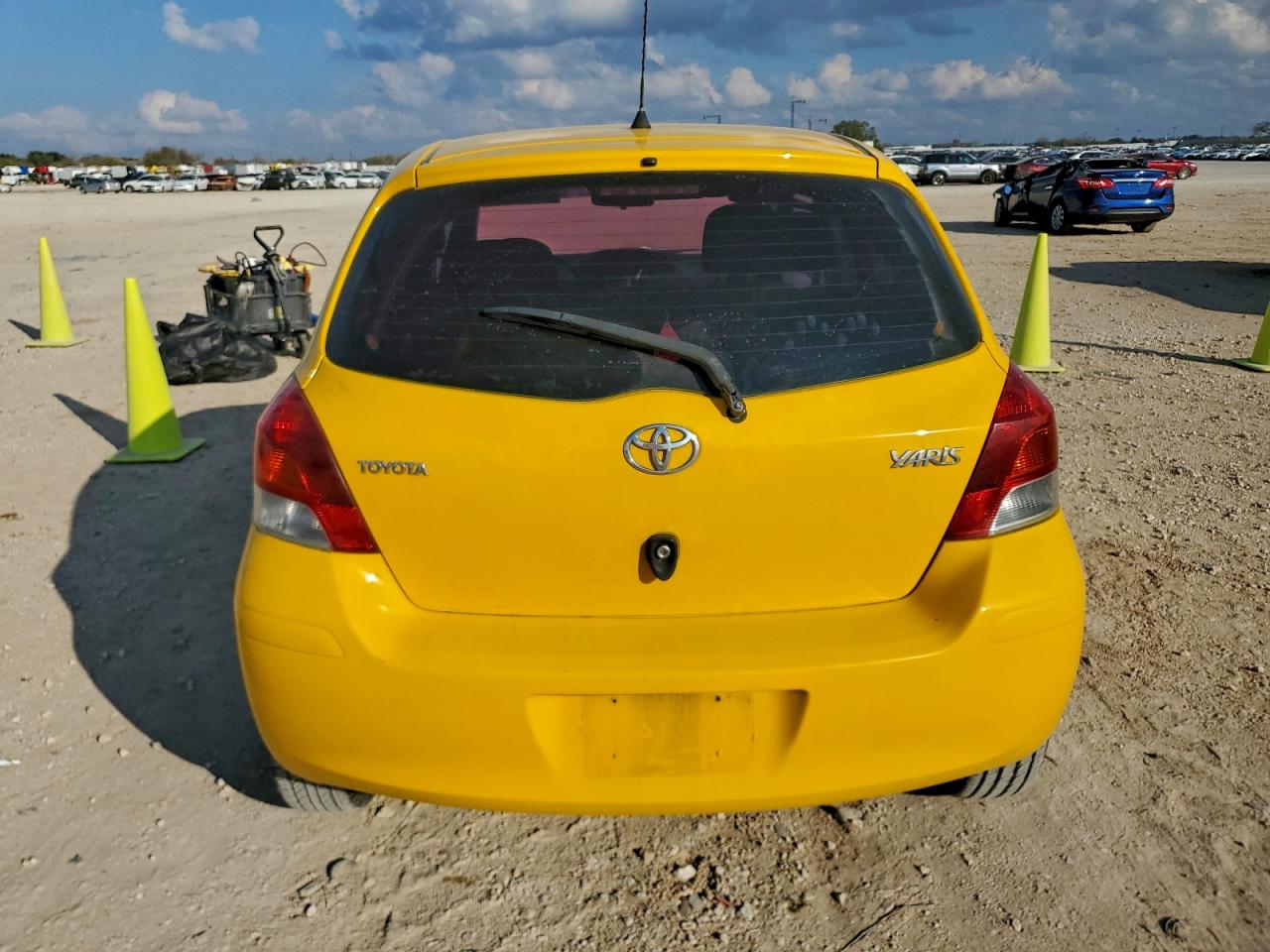 2009 TOYOTA YARIS photo 6
