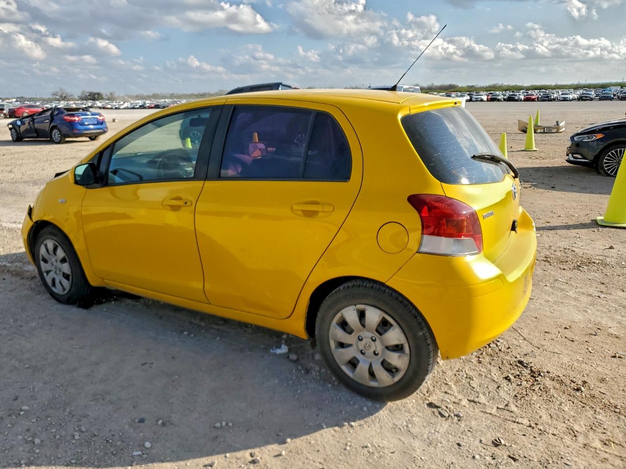 2009 TOYOTA YARIS photo 2