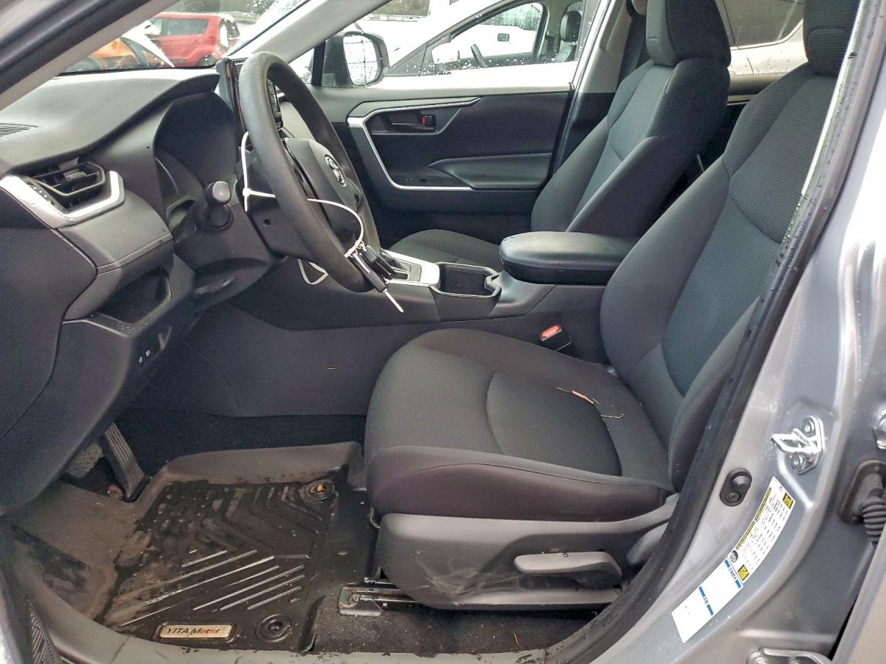 2022 TOYOTA RAV4 LE photo 13