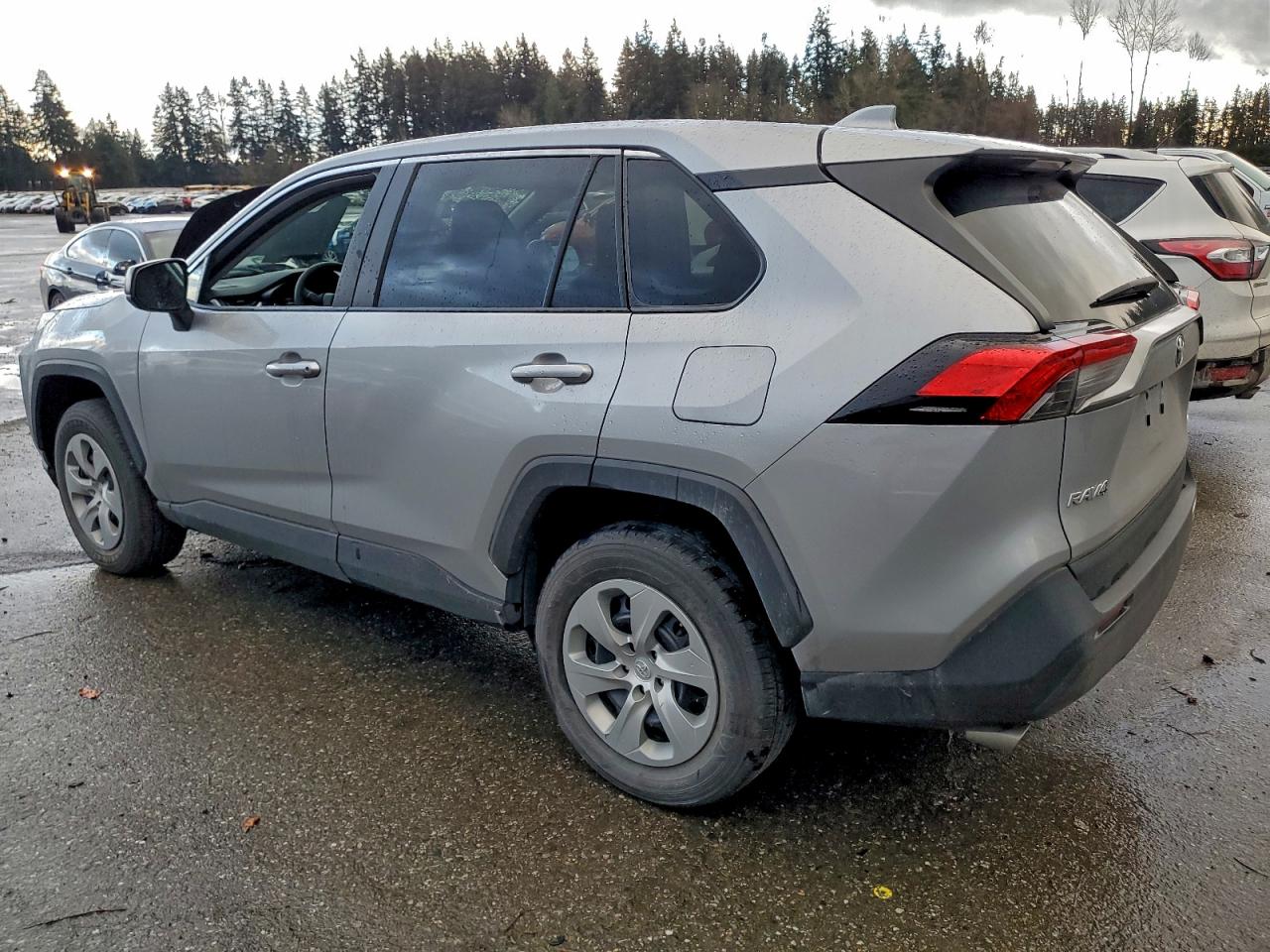 2022 TOYOTA RAV4 LE photo 3