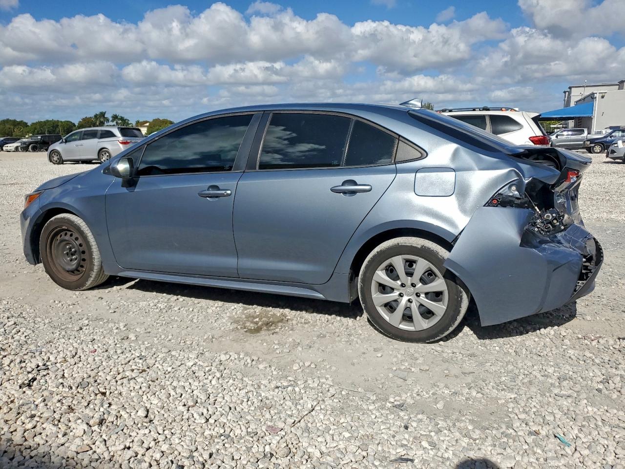 2020 TOYOTA COROLLA LE photo 2