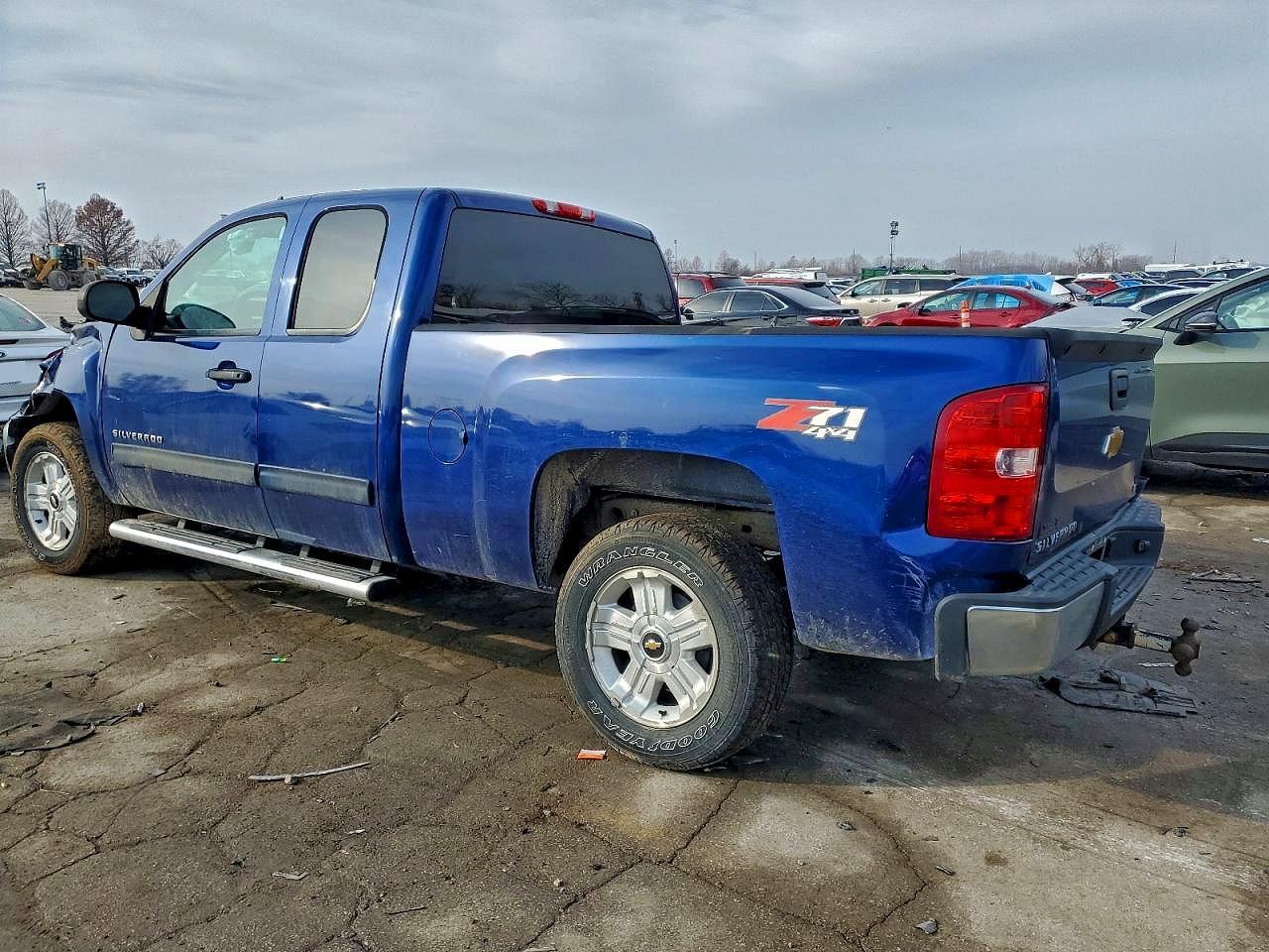2013 CHEVROLET SILVERADO K1500 LT photo 2