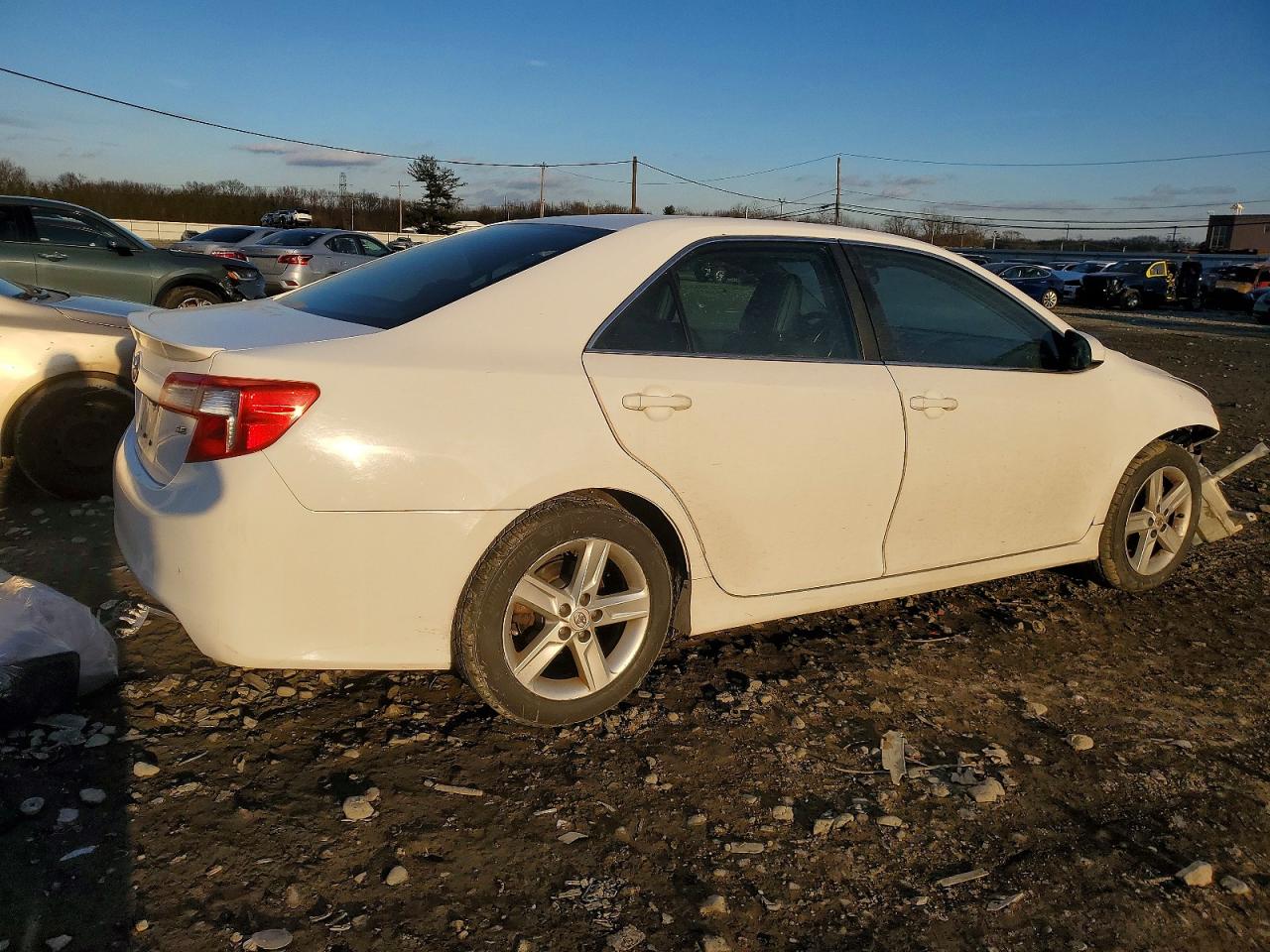 2013 TOYOTA CAMRY L photo 3