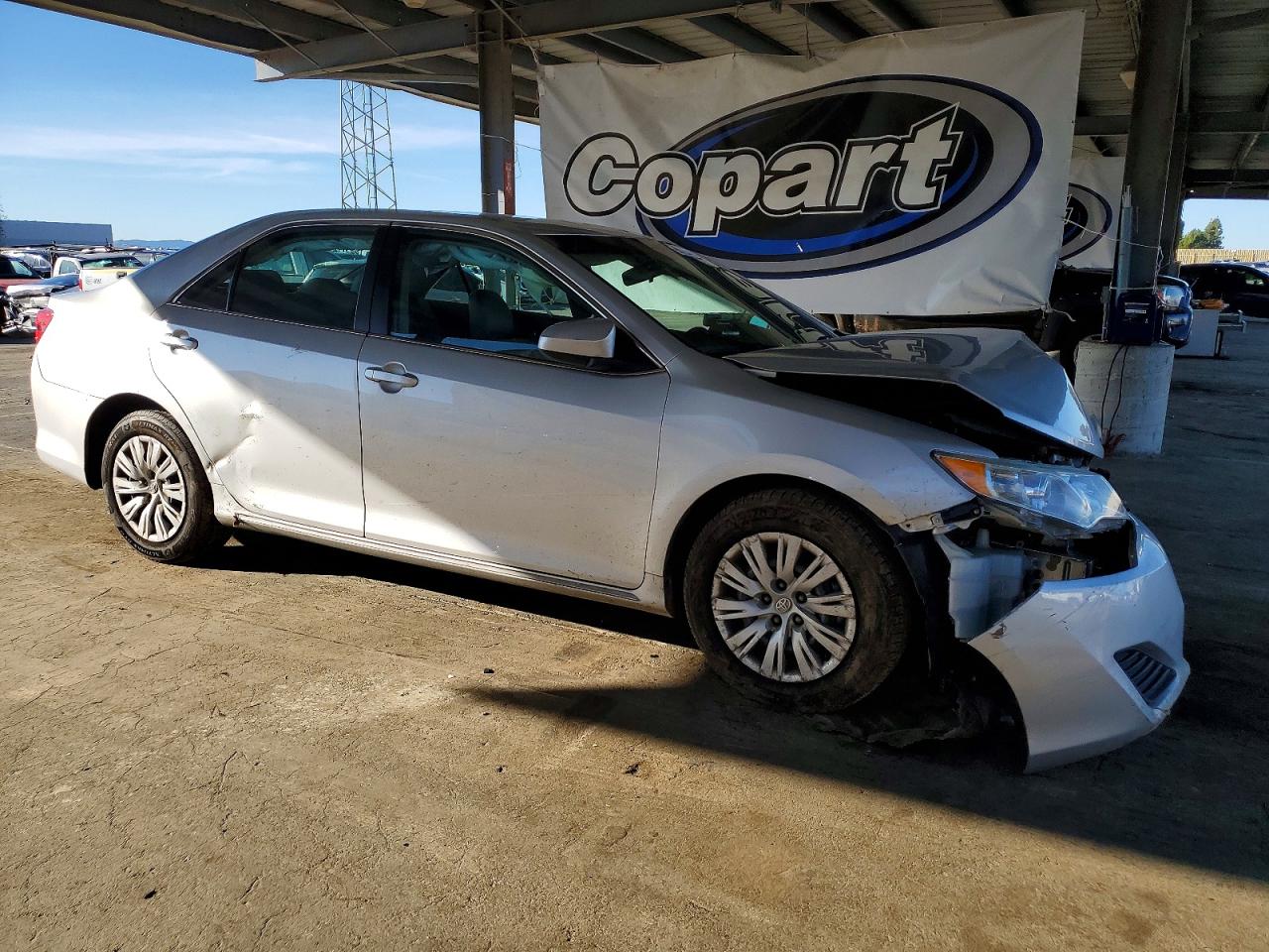 2014 TOYOTA CAMRY L photo 4
