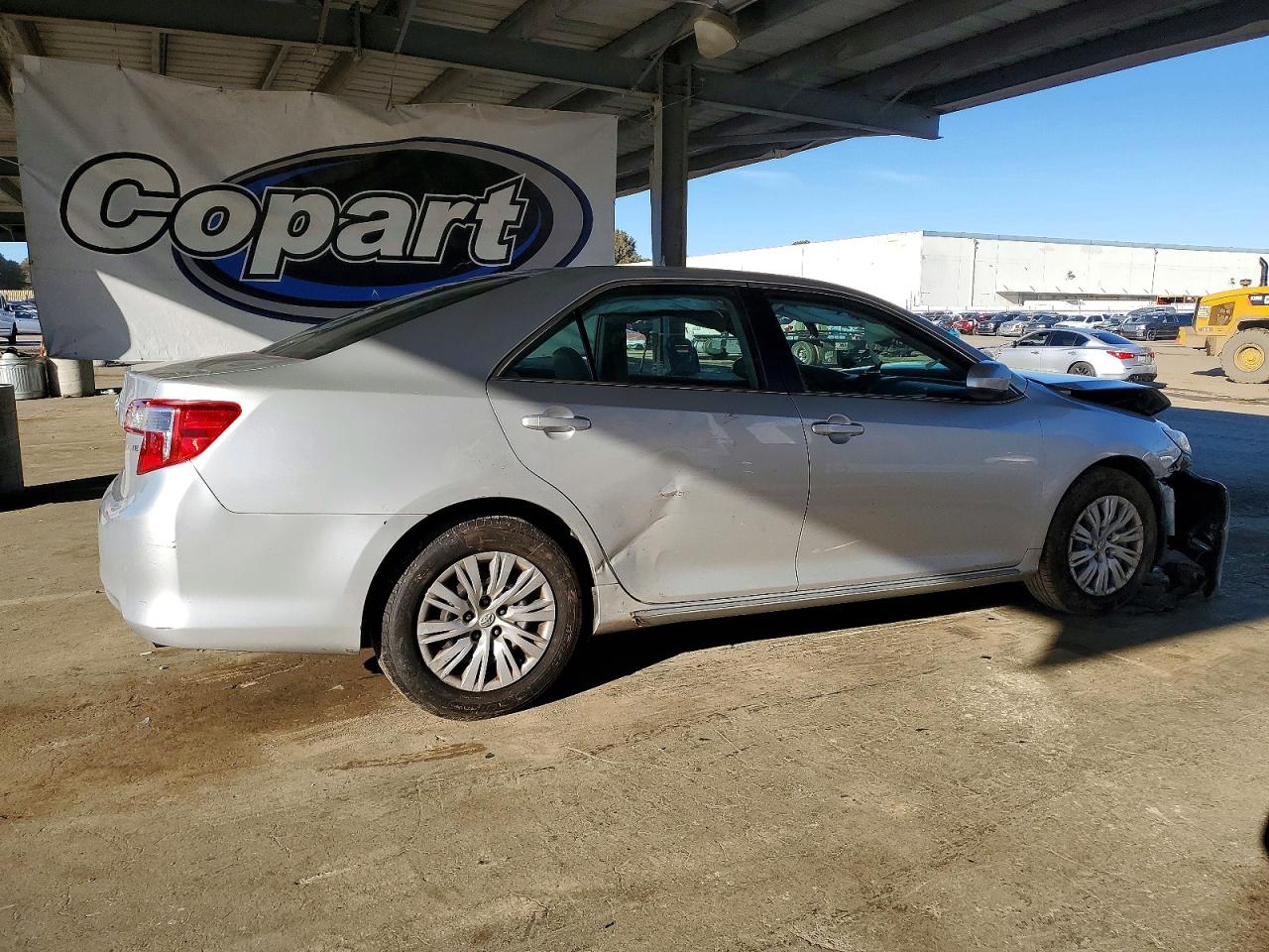 2014 TOYOTA CAMRY L photo 3