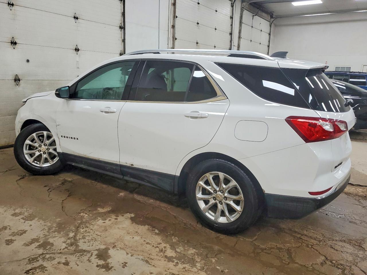 2018 CHEVROLET EQUINOX LT photo 2