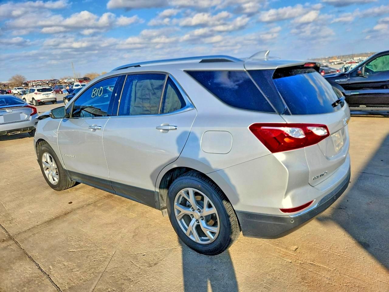 2020 CHEVROLET EQUINOX PREMIER photo 3