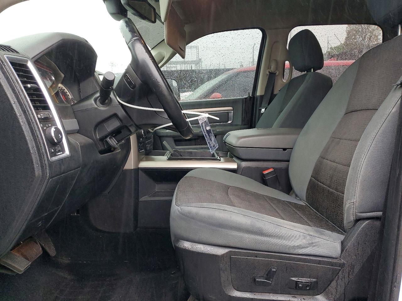 2014 RAM 1500 SLT photo 7