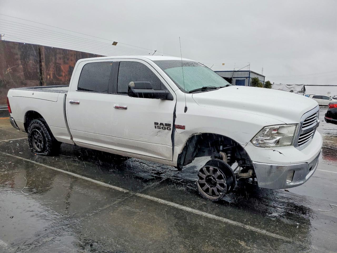 2014 RAM 1500 SLT photo 4