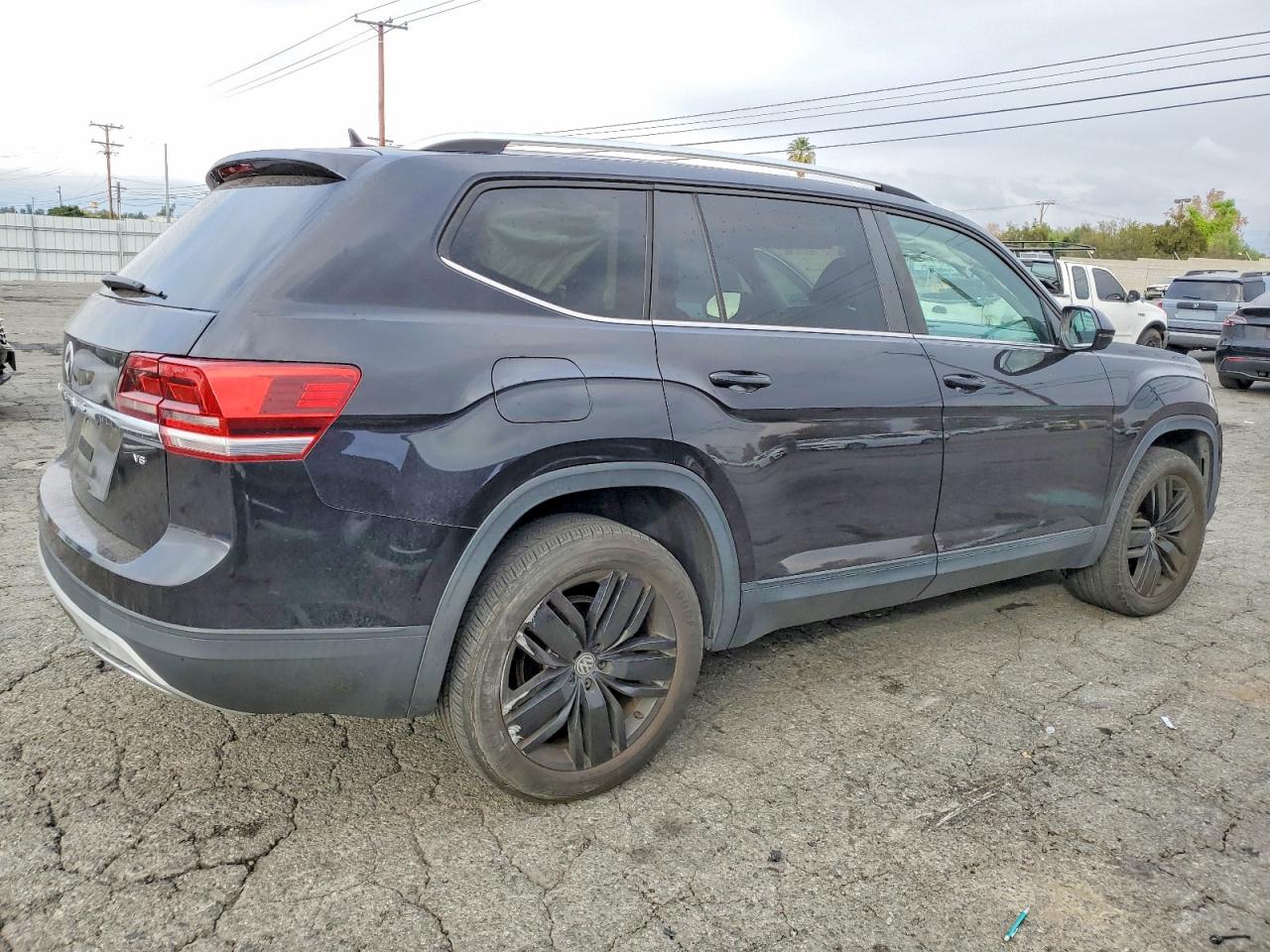 2018 VOLKSWAGEN ATLAS SE photo 3