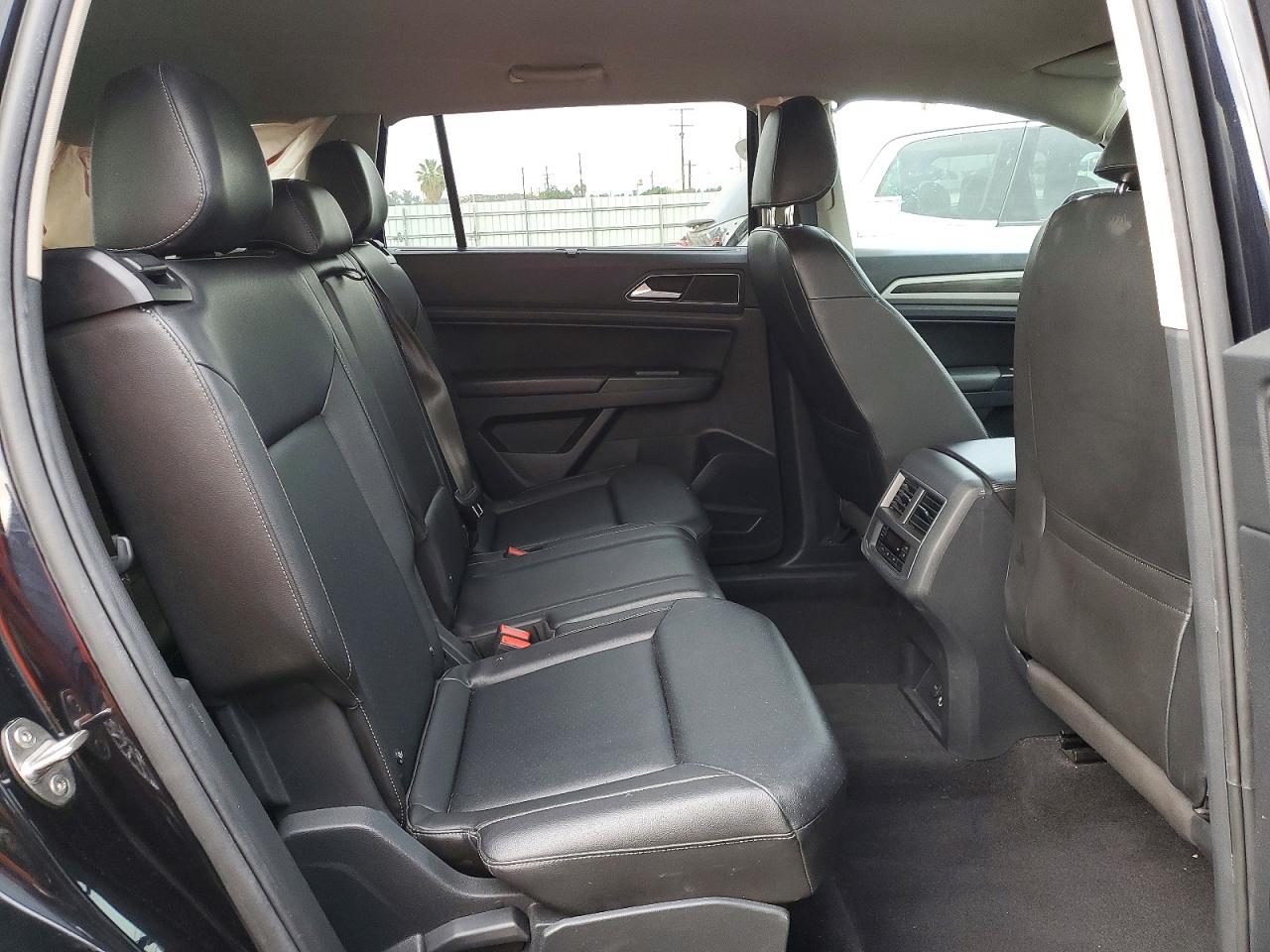 2018 VOLKSWAGEN ATLAS SE photo 11