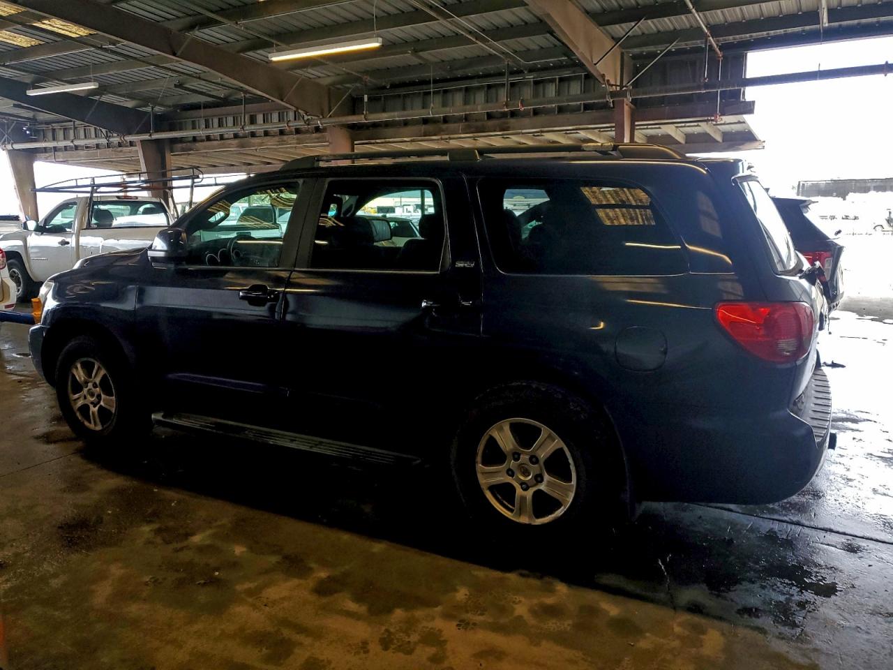 2008 TOYOTA SEQUOIA SR5 photo 2