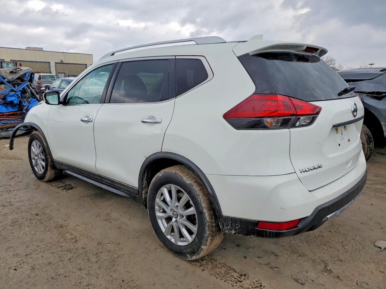 2018 NISSAN ROGUE S photo 2