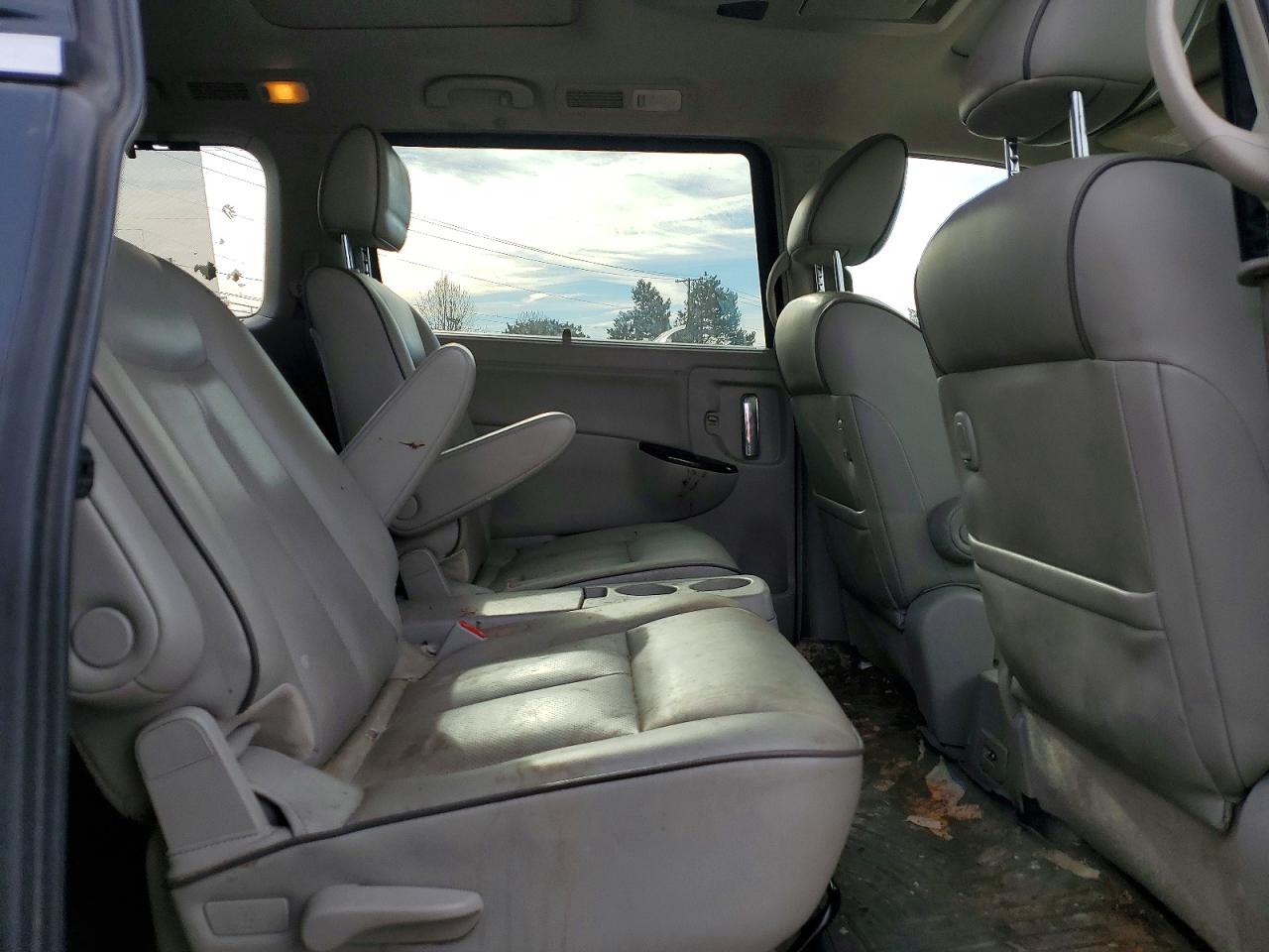 2015 NISSAN QUEST photo 11