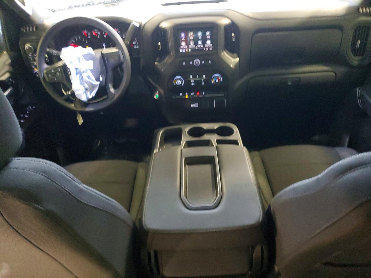 2025 CHEVROLET SILVERADO K1500 CUSTOM photo 8