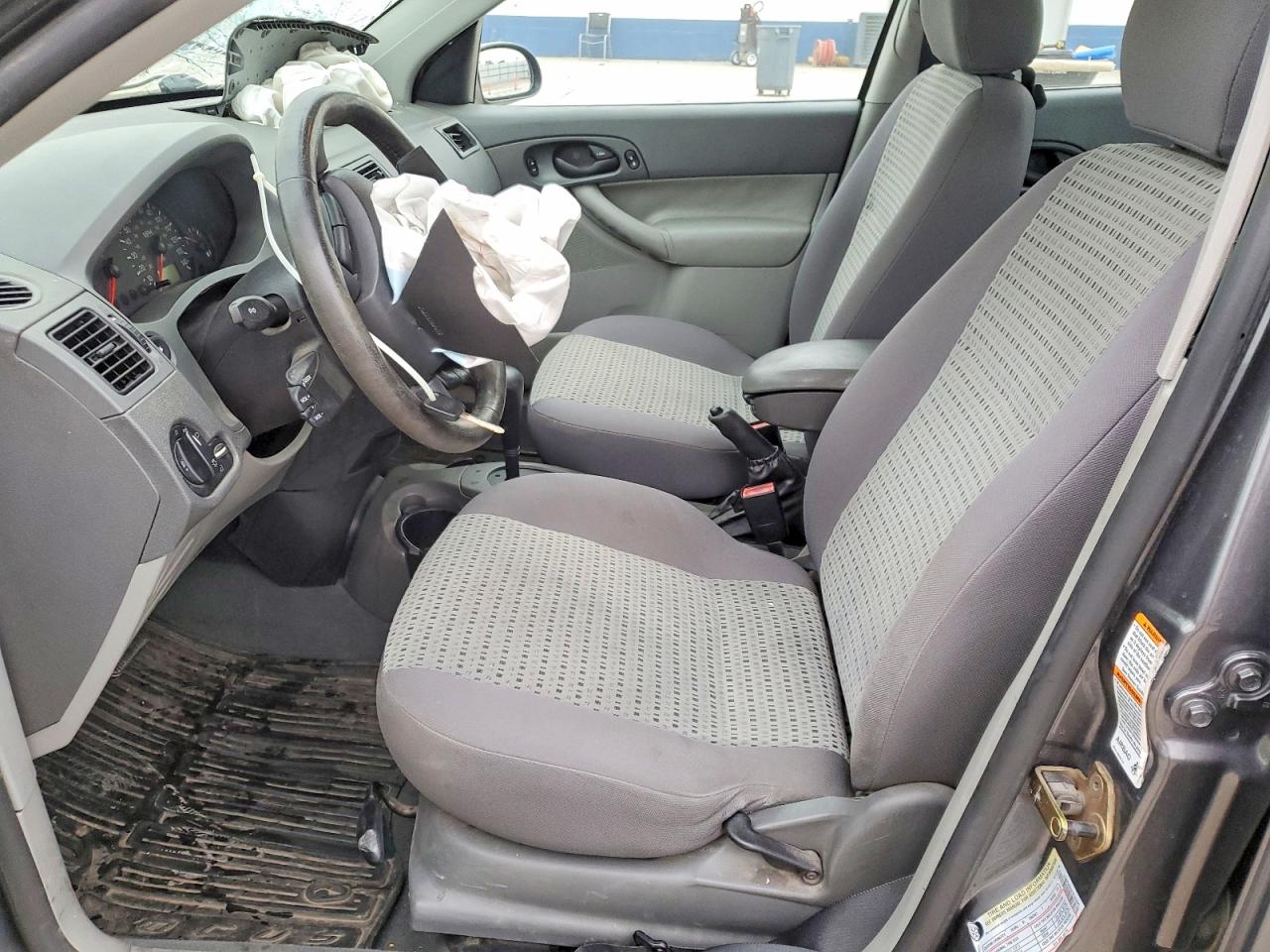 2005 FORD FOCUS ZX4 photo 7