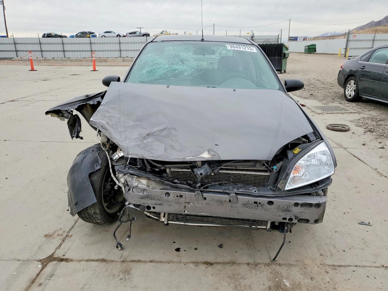 2005 FORD FOCUS ZX4 photo 5