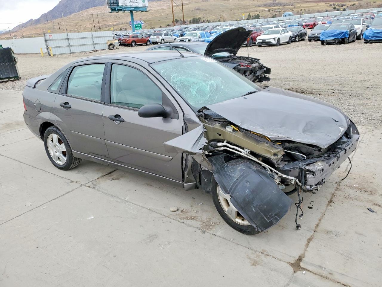 2005 FORD FOCUS ZX4 photo 4
