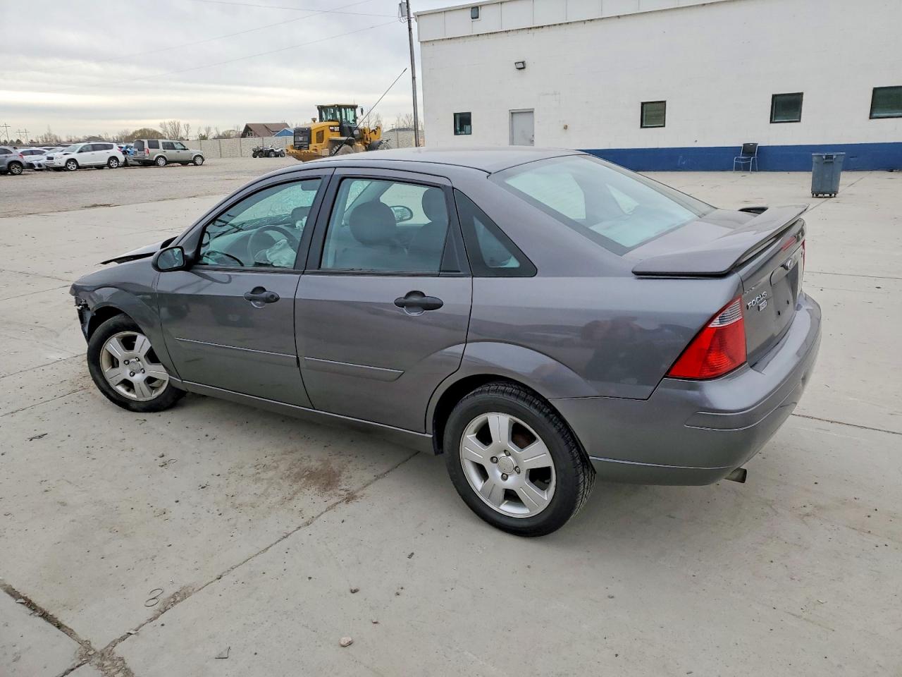 2005 FORD FOCUS ZX4 photo 2