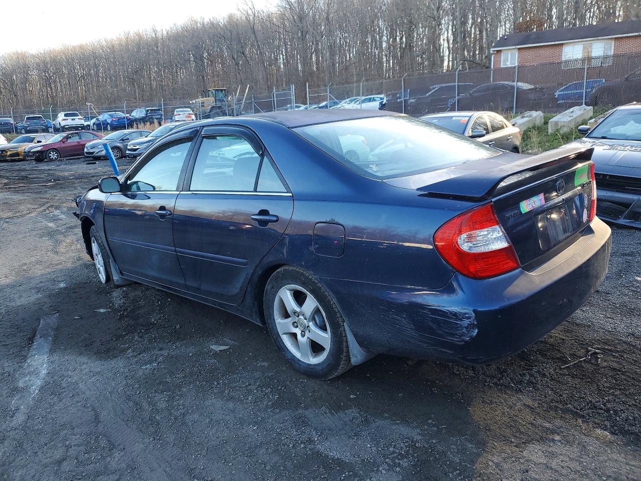 2004 TOYOTA CAMRY LE photo 2