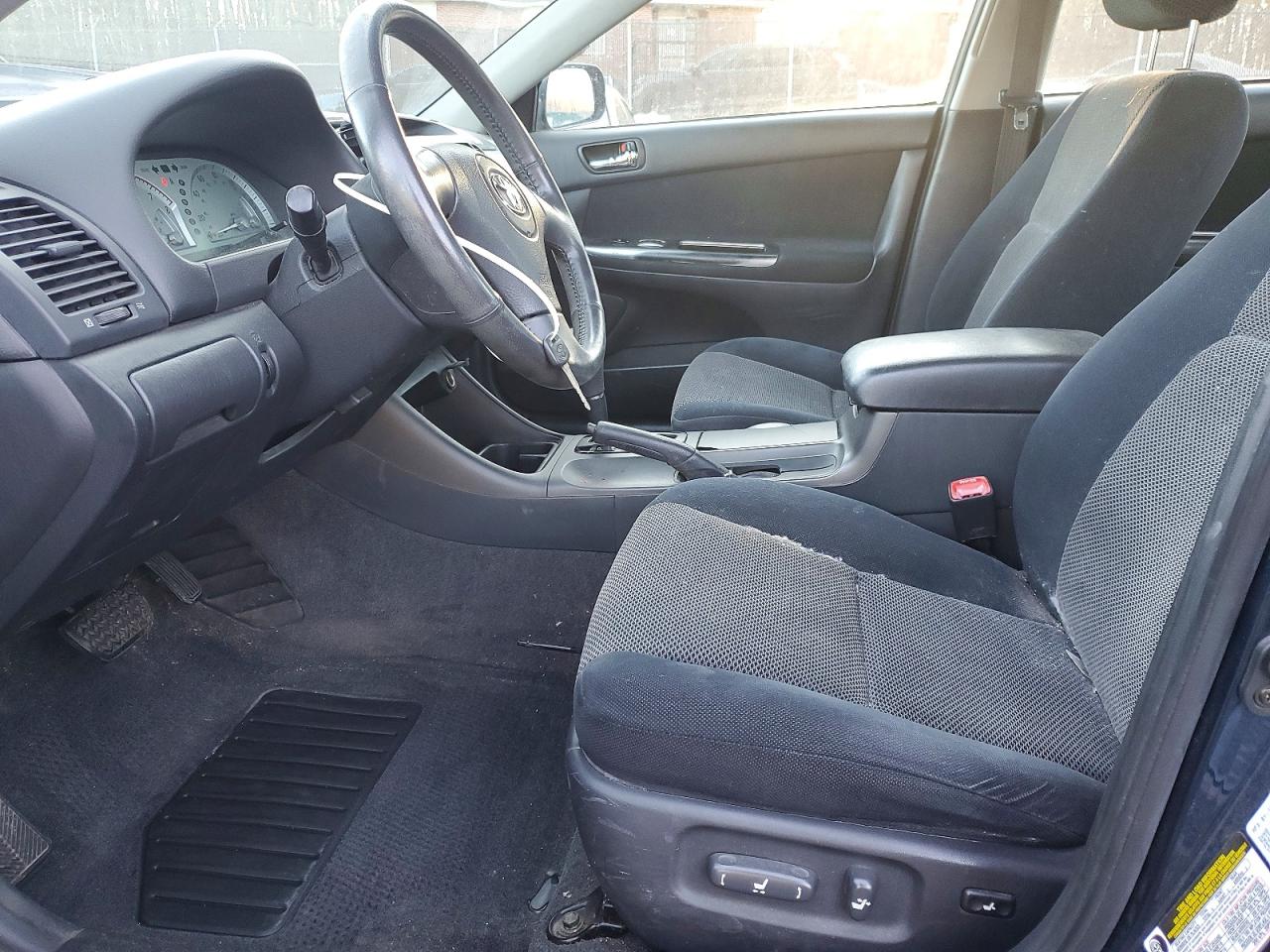 2004 TOYOTA CAMRY LE photo 7