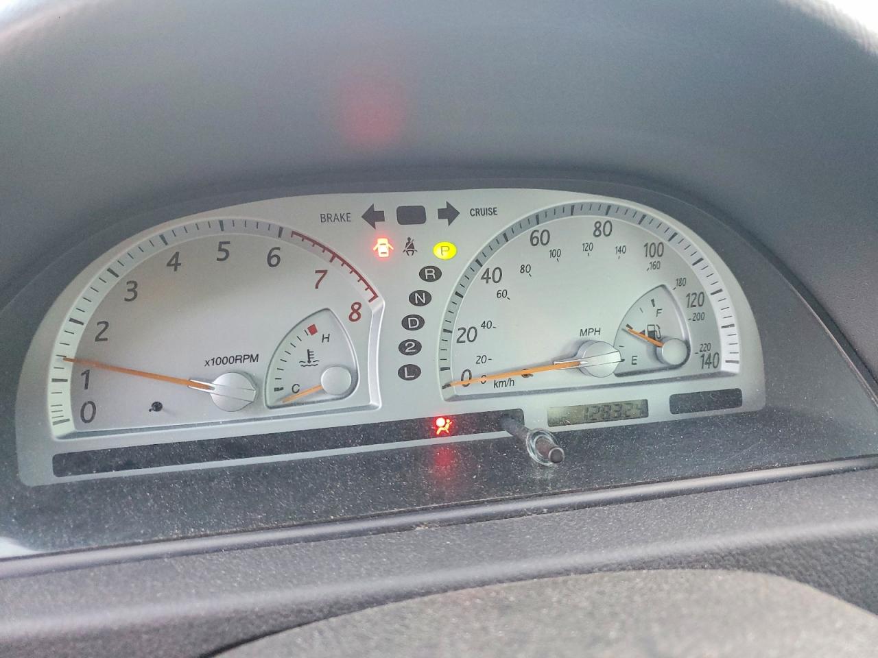 2004 TOYOTA CAMRY LE photo 9