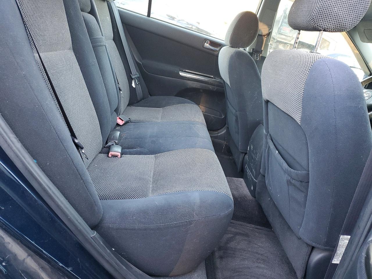 2004 TOYOTA CAMRY LE photo 10