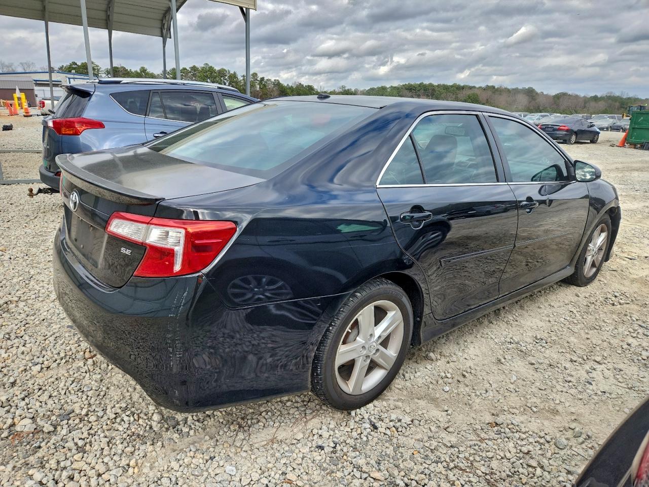 2013 TOYOTA CAMRY L photo 3