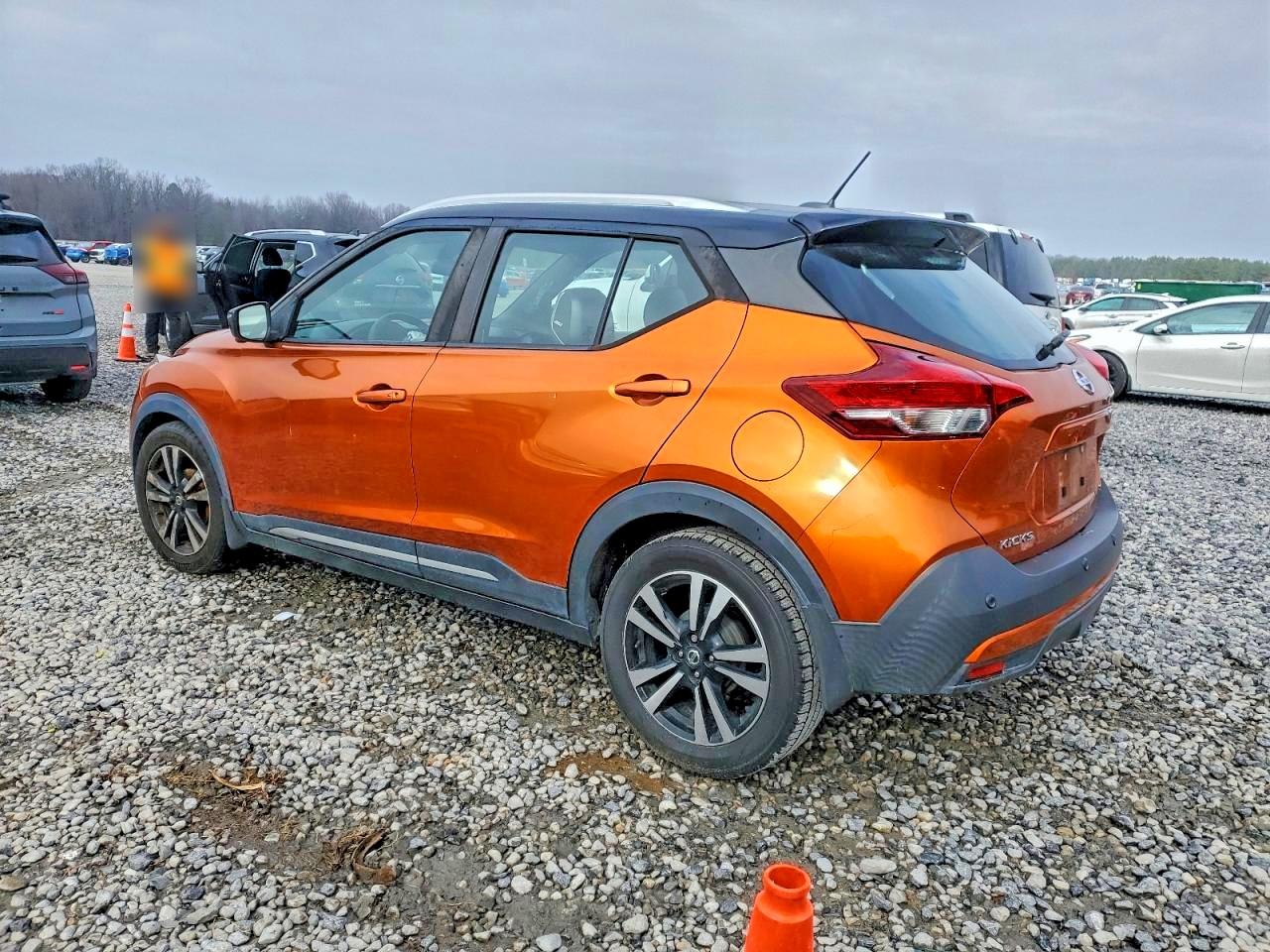 2020 NISSAN KICKS SR photo 2