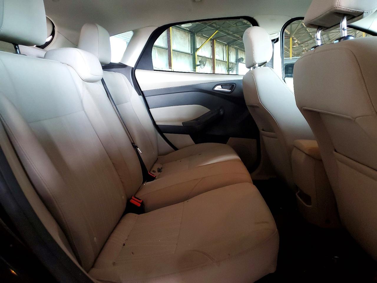 2017 FORD FOCUS SE photo 19