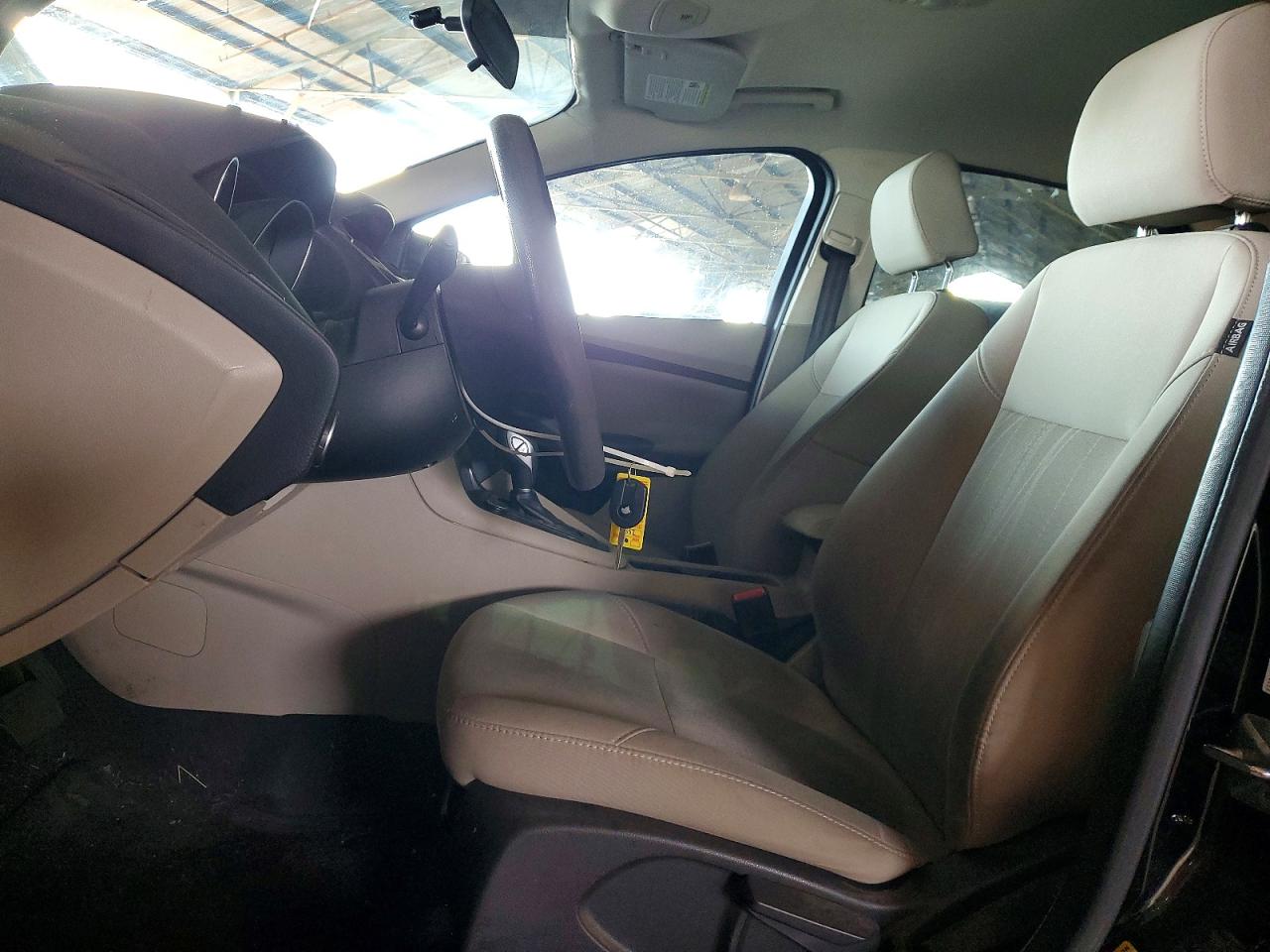 2017 FORD FOCUS SE photo 13