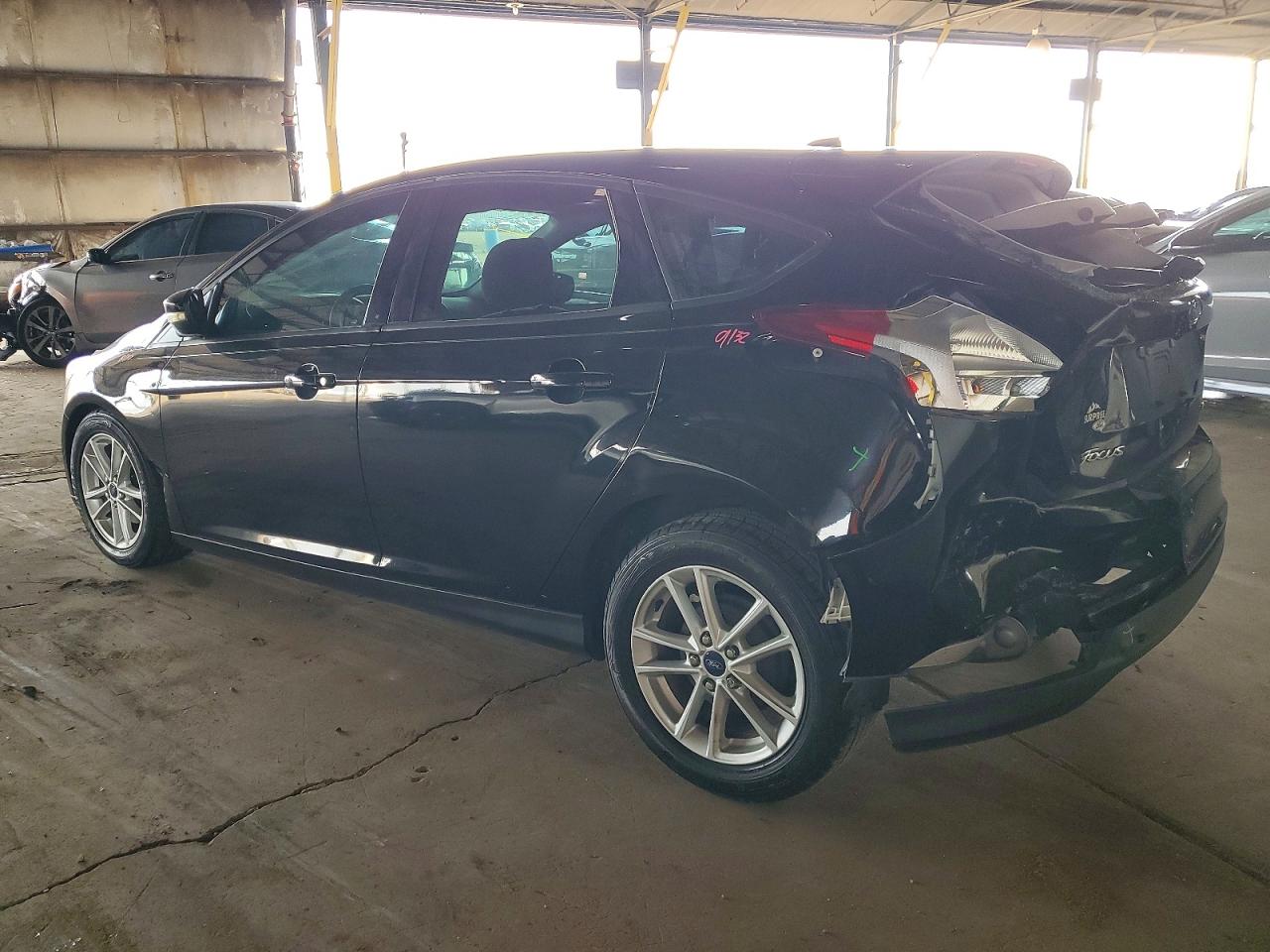 2017 FORD FOCUS SE photo 3