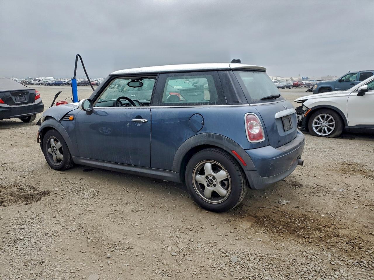 2011 MINI COOPER photo 2