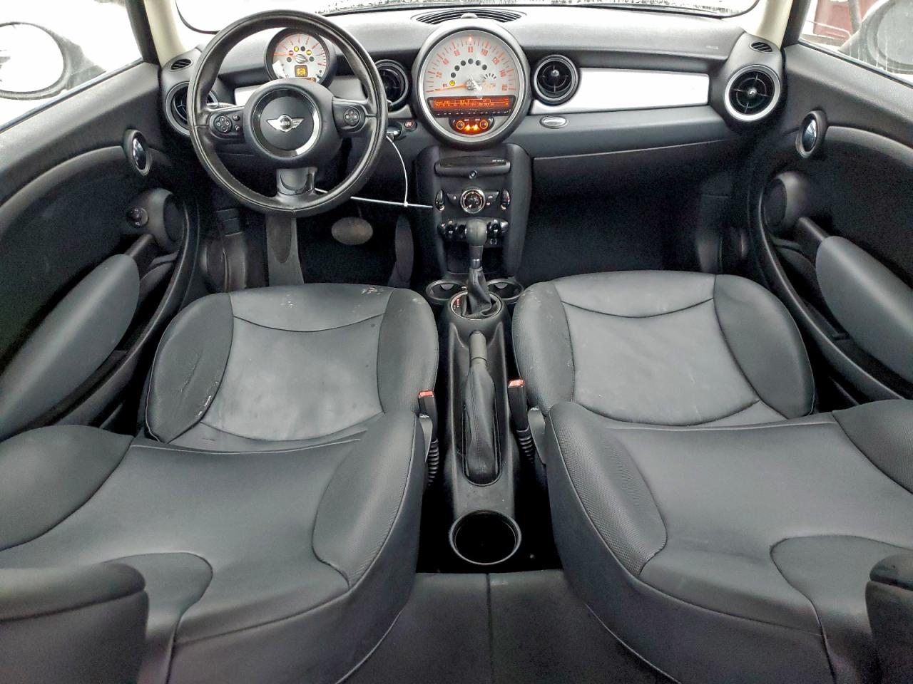 2011 MINI COOPER photo 8
