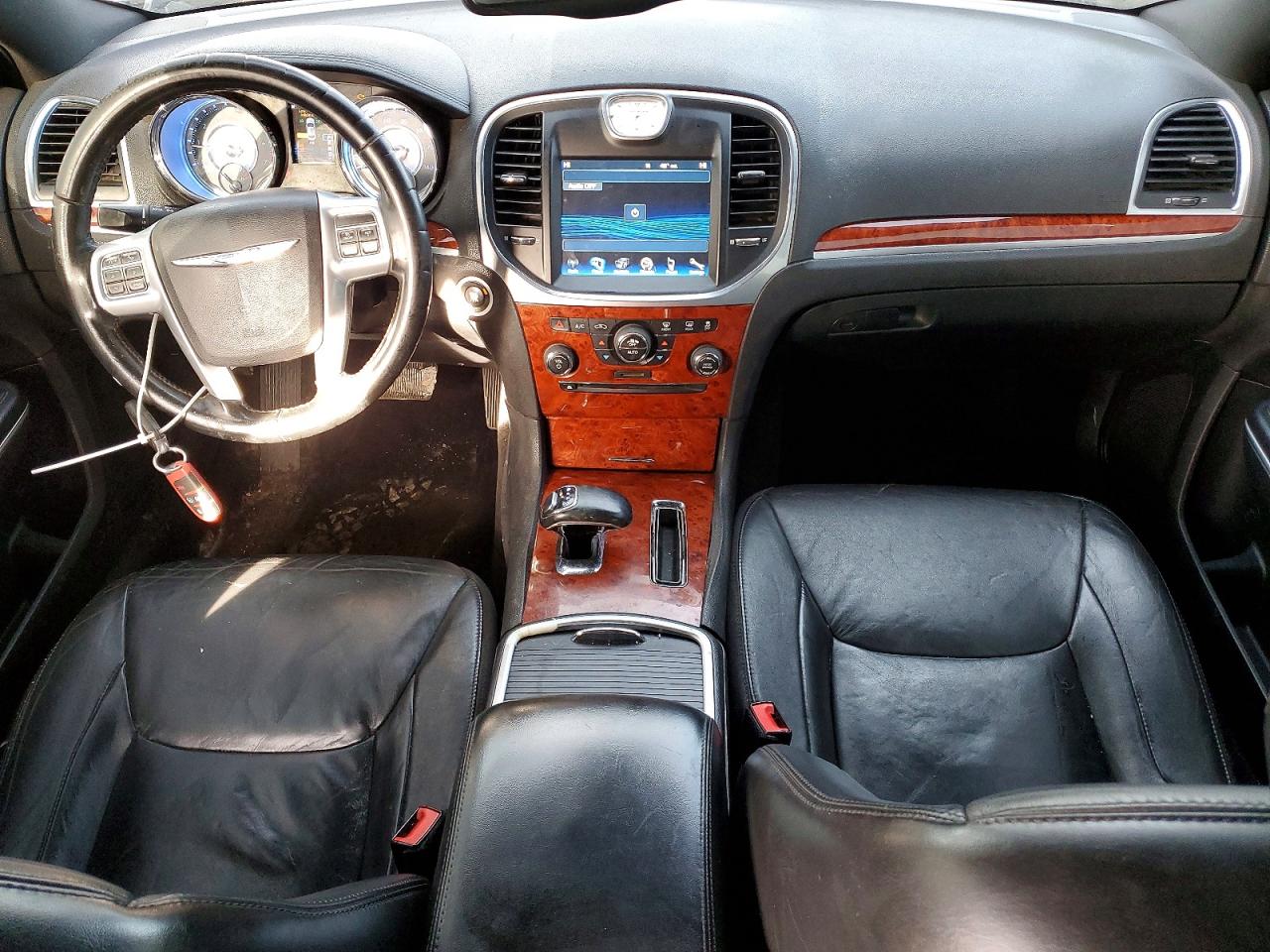 2014 CHRYSLER 300 photo 8