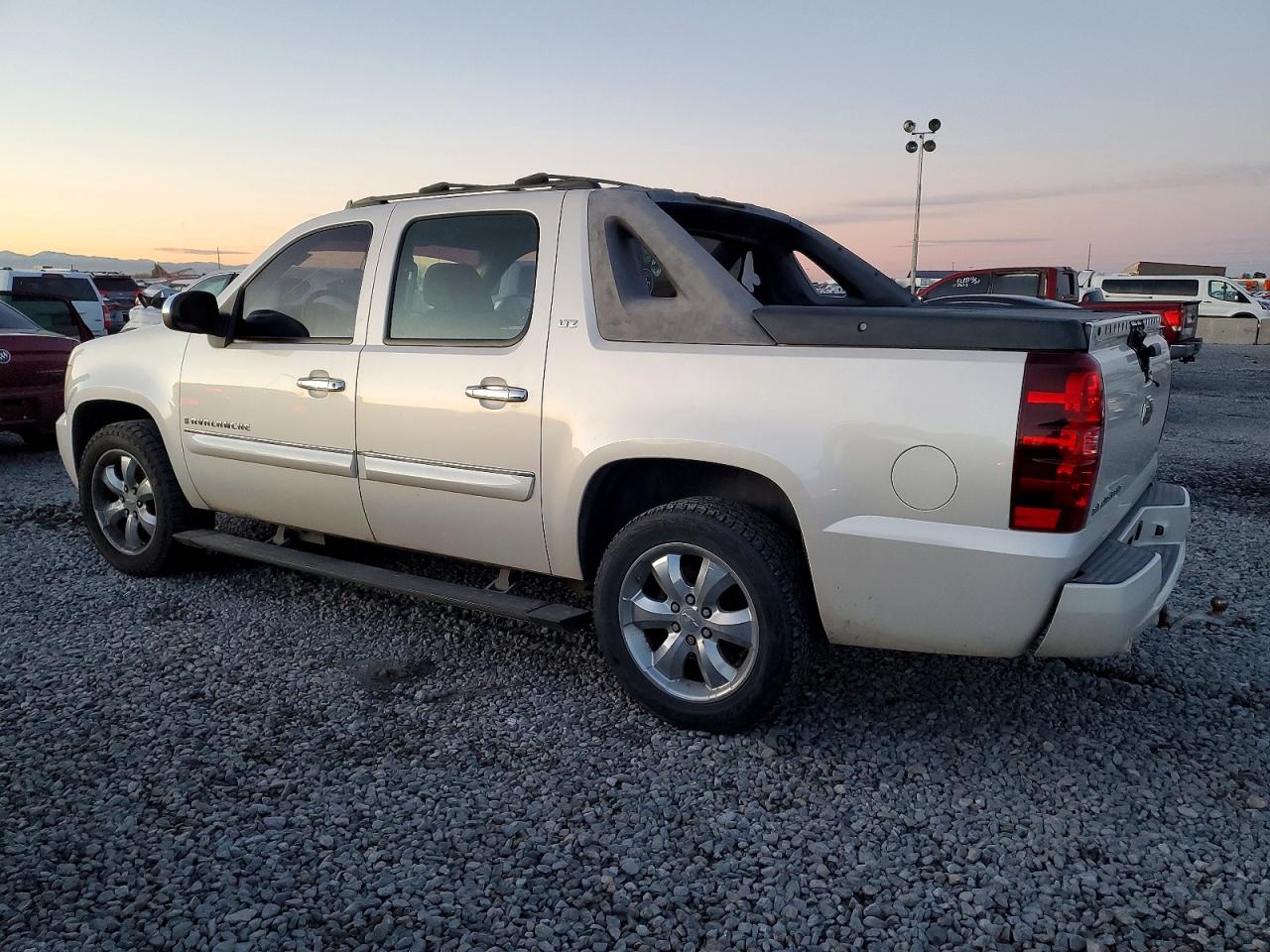 2008 CHEVROLET AVALANCHE K1500 photo 2