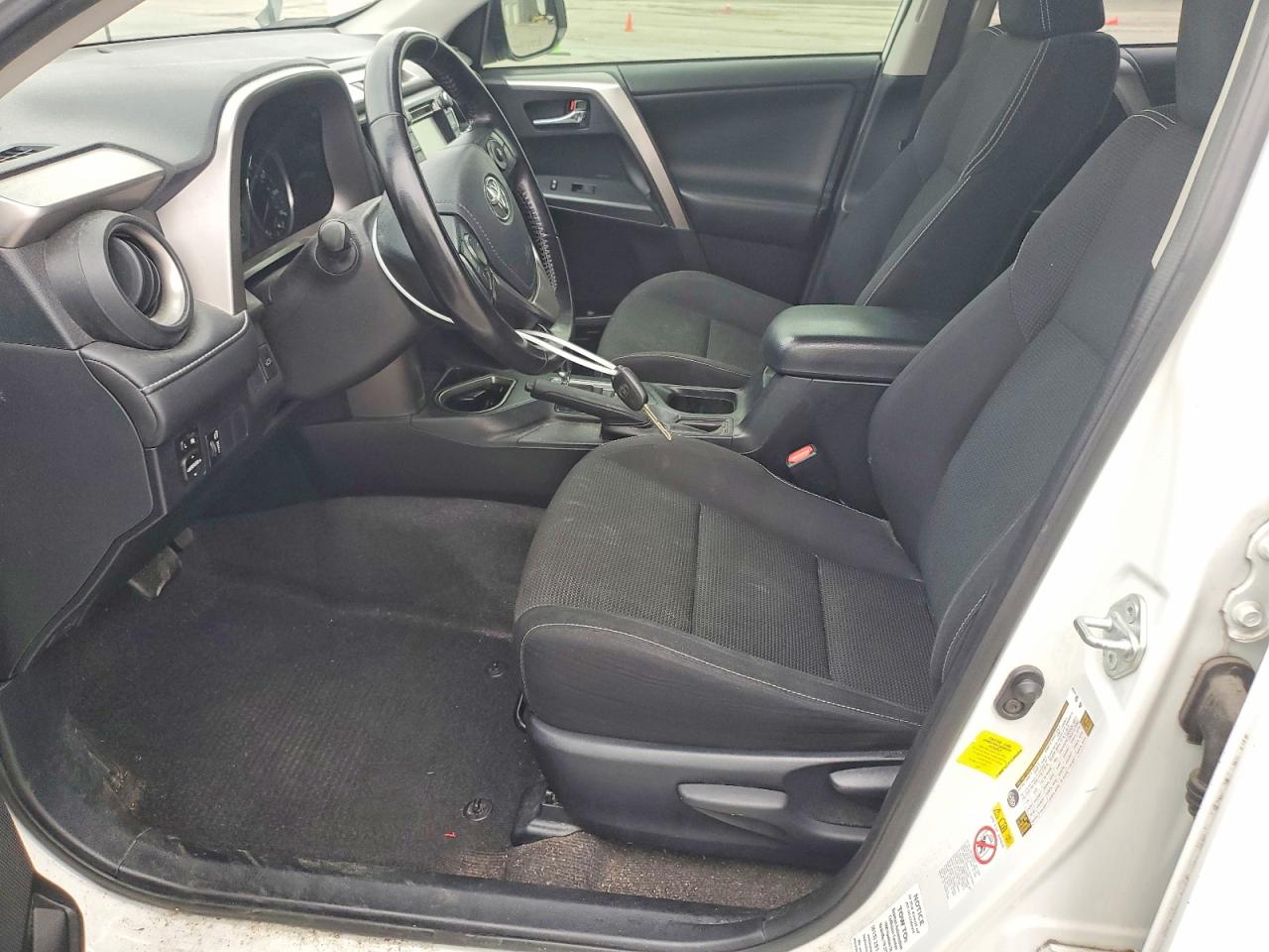 2016 TOYOTA RAV4 XLE photo 7