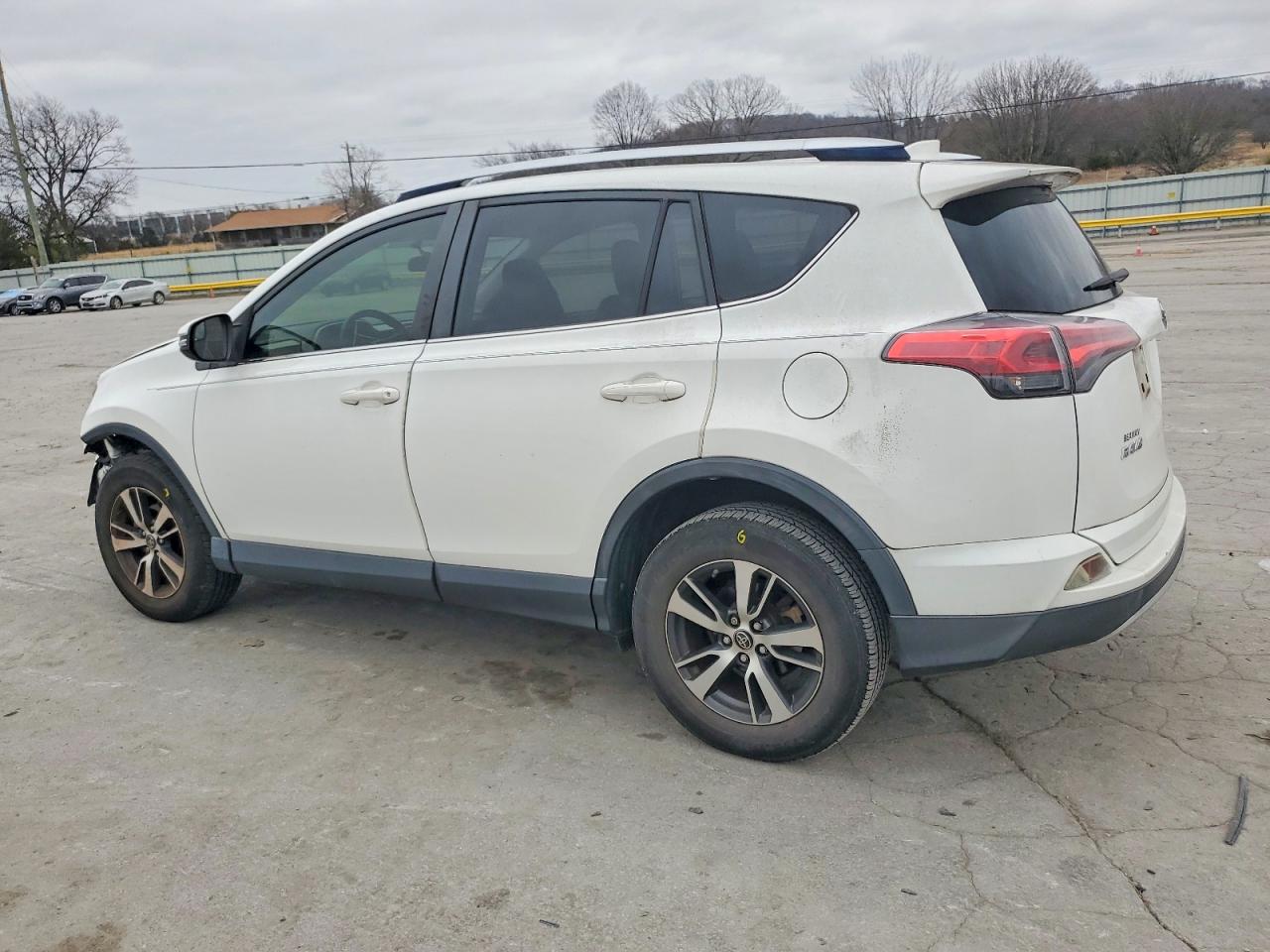 2016 TOYOTA RAV4 XLE photo 2