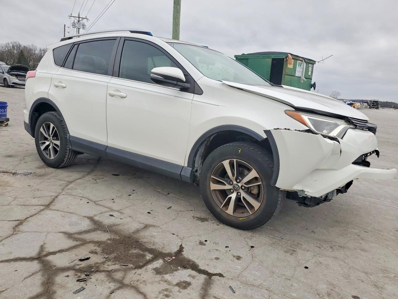2016 TOYOTA RAV4 XLE photo 4