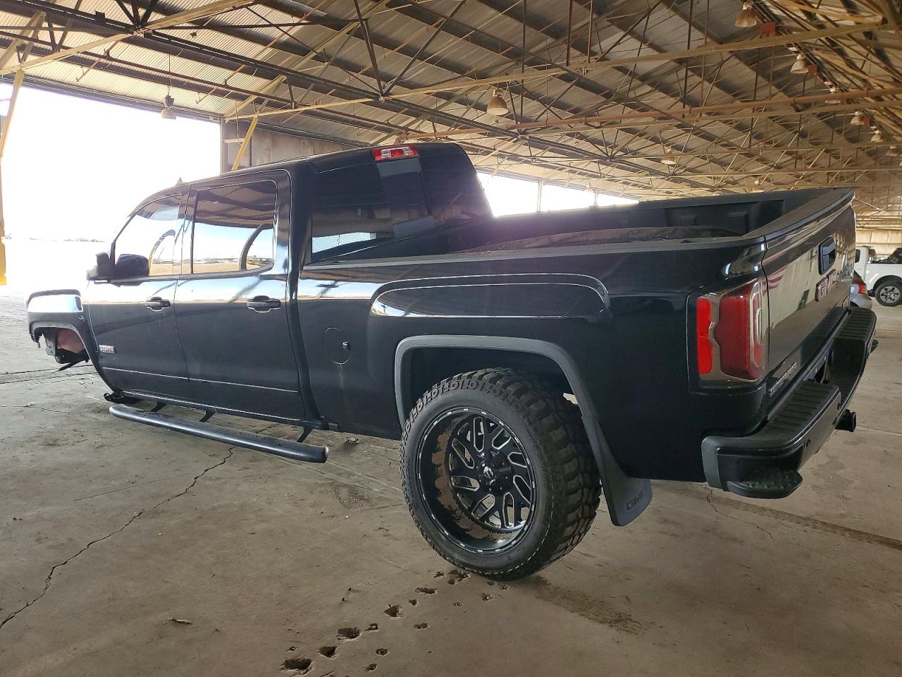 2017 GMC SIERRA K1500 SLT photo 2
