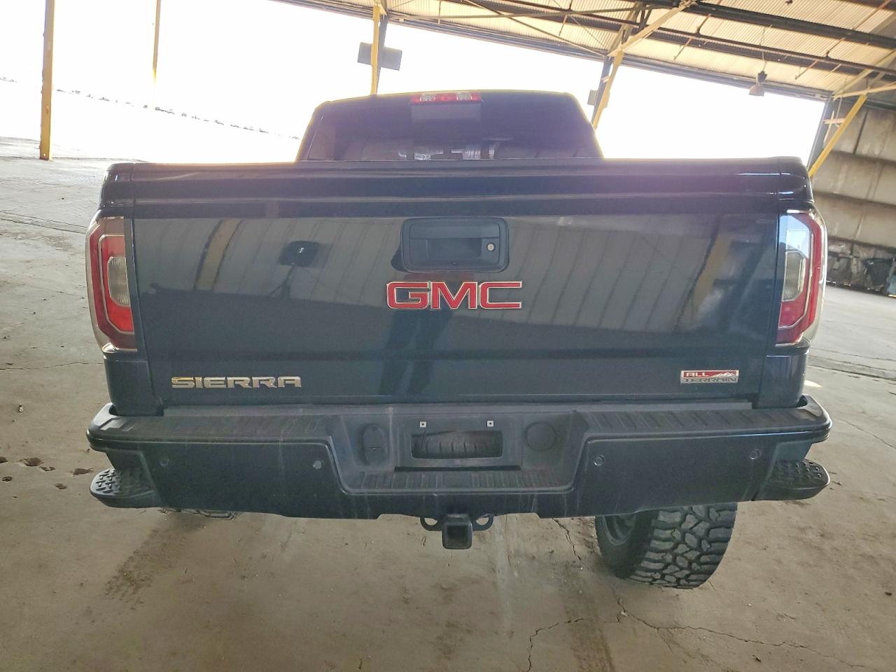 2017 GMC SIERRA K1500 SLT photo 6