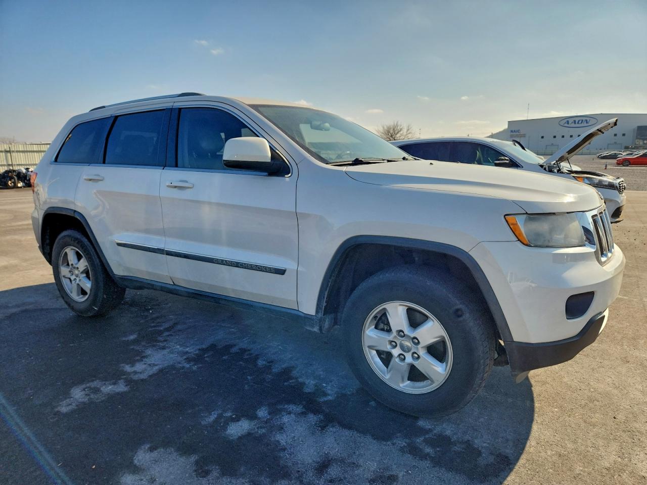 2011 JEEP GRAND CHEROKEE LAREDO photo 4