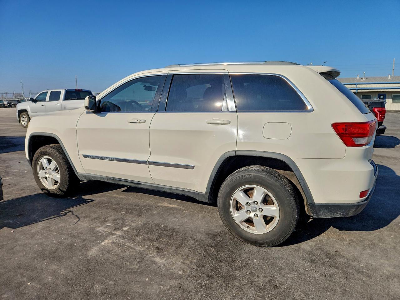 2011 JEEP GRAND CHEROKEE LAREDO photo 2
