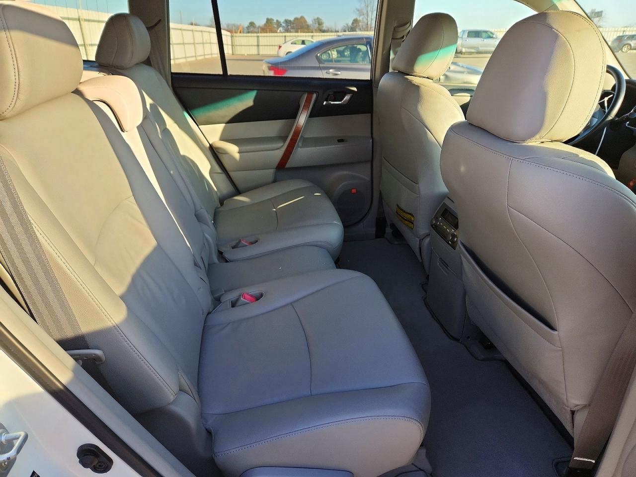 2009 TOYOTA HIGHLANDER LIMITED photo 10