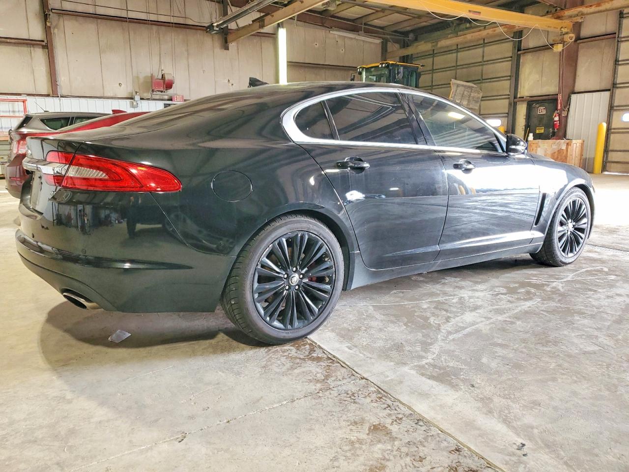 2013 JAGUAR XF photo 3
