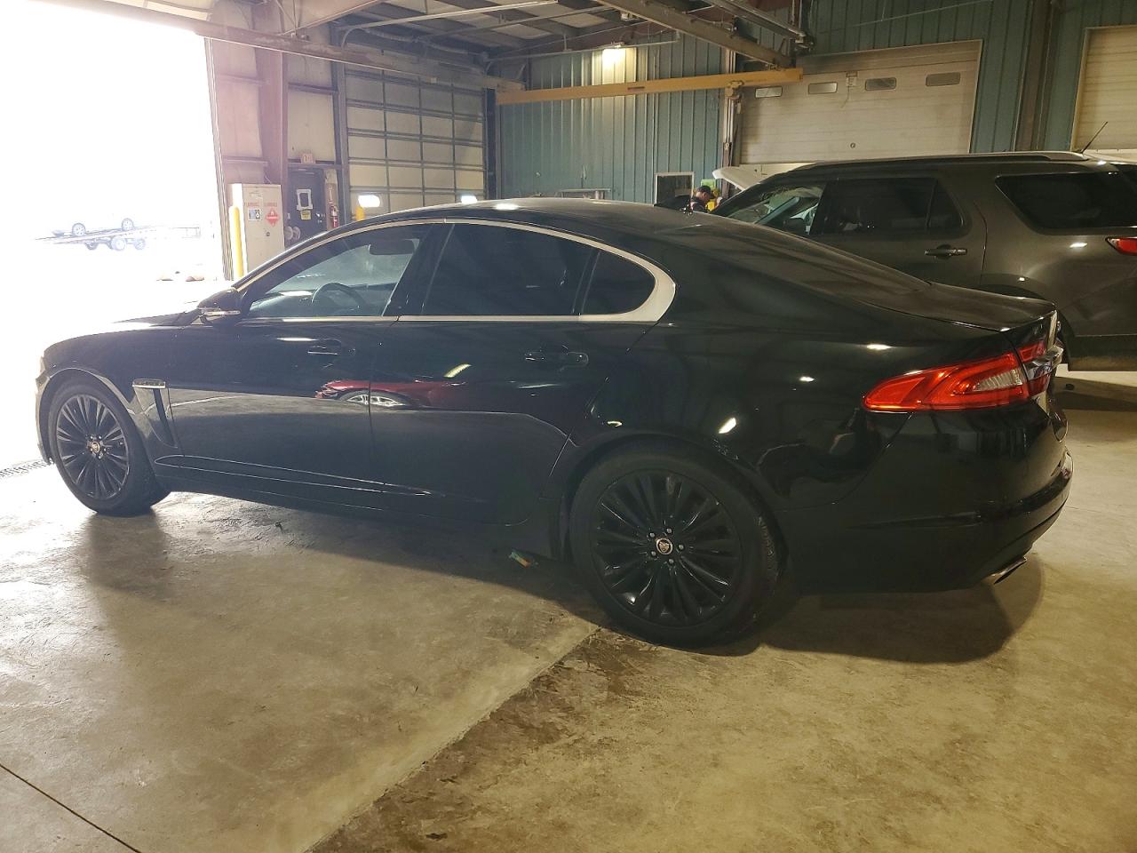 2013 JAGUAR XF photo 2
